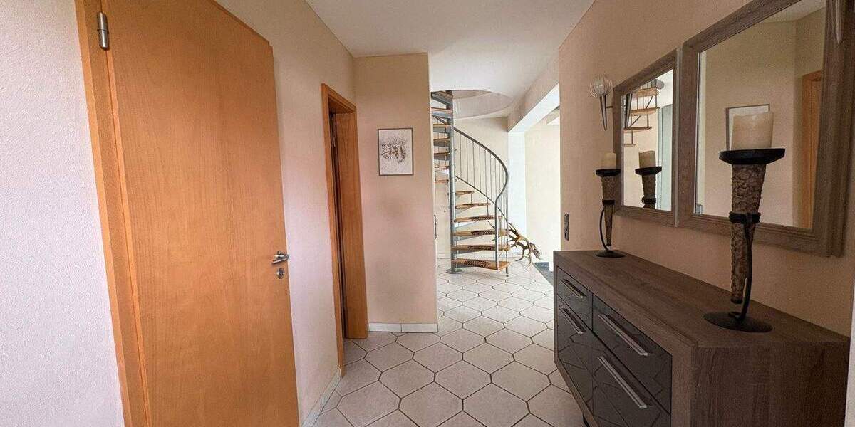 Einzigartiges 2-Familienhaus mit Charme und sonnigen Garten 5 zimmer