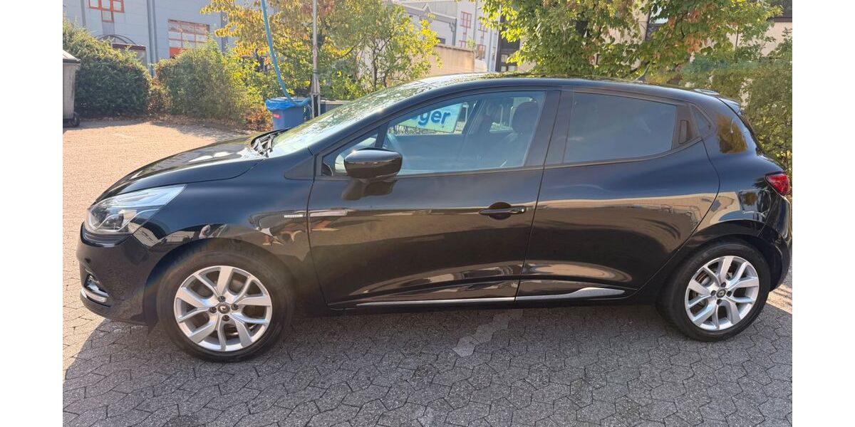 Renault Clio 87.000 km 7.800 &euro; Oberhausen 46047