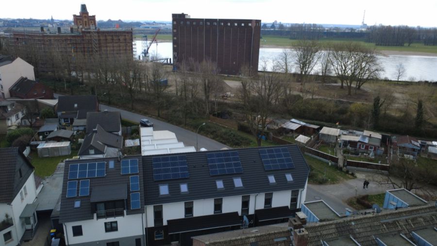 Provisionsfrei* Einfamilienhaus mit PV+Speicher 10,4 KW+Garage 140m zum Rheinufer Energiebedarf 22,4 kWhm2a - Einfamilienhaus Duisburg Essenberg | Angebot:26401091
