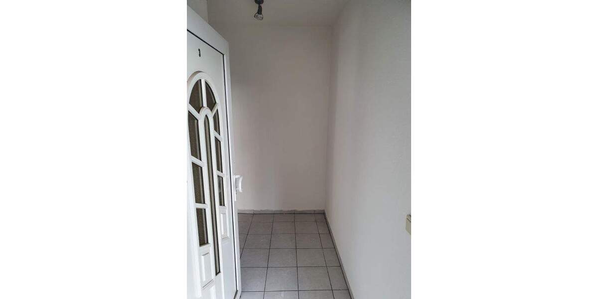 GELEGENHEIT!!! RENOVIERTE 3 ZIMMER ERDGESCHOSS WOHNUNG mit OFFENER KÜCHE + KLEINER TERRASSE in DUISBURG - RHEINHAUSEN - MITTE!!! 3 zimmer