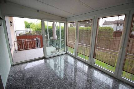 Eigennutzung oder Investition: 4-Parteienhaus in Essen-Steele mit Garten, Wintergarten, 5 Garagen