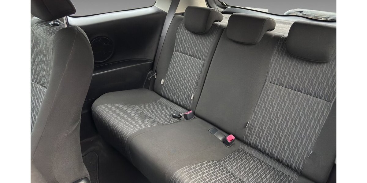 Toyota Yaris 1.0 Basic Radio 91.836 km 1.890 &euro; Wuppertal 42327