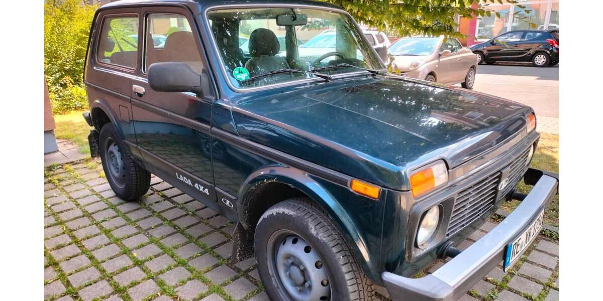 Lada Niva 60.000 km 9.900 &euro; Recklinghausen 45665