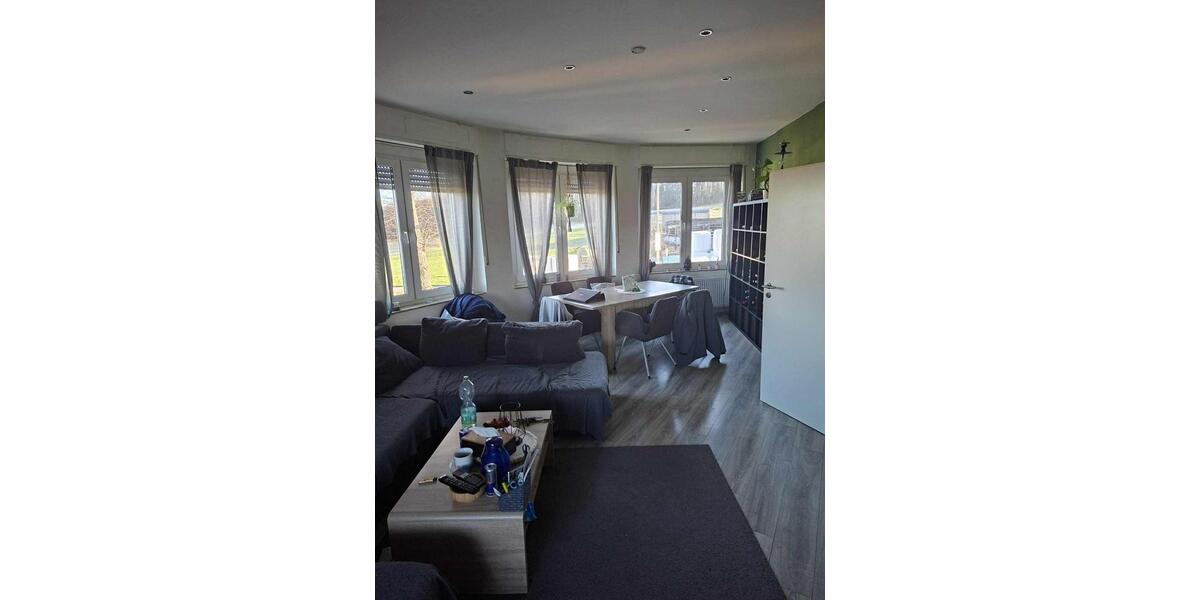 Haus im Haus - Sanierte 4,5 Zimmer Wohnung mit EFH Flair 4.5 zimmer