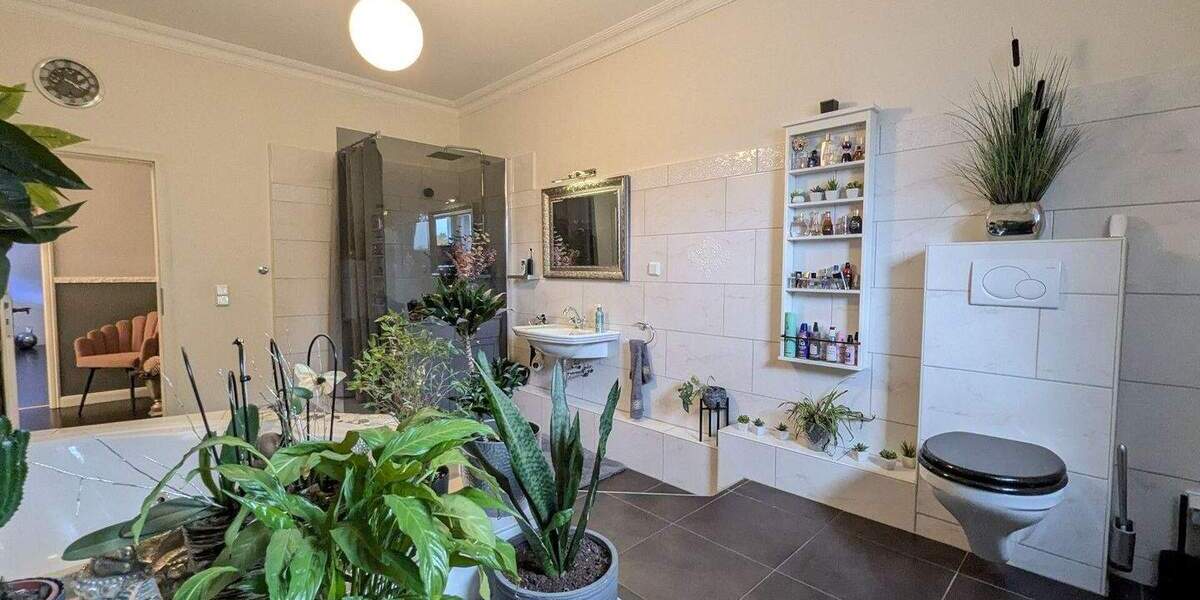 Etagenwohnung Duisburg Mittelmeiderich - 5 Zimmer, 132 m&sup2;, 199.900&euro; | Angebot:25401378