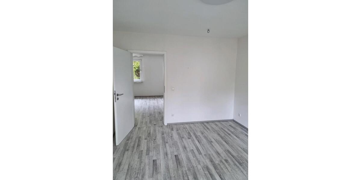 Wohnung EG rechts !!!! ZU VERMIETEN !!!! 3 zimmer