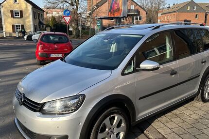 VW Touran 210.000 km 8.599 &euro; Duisburg 47226