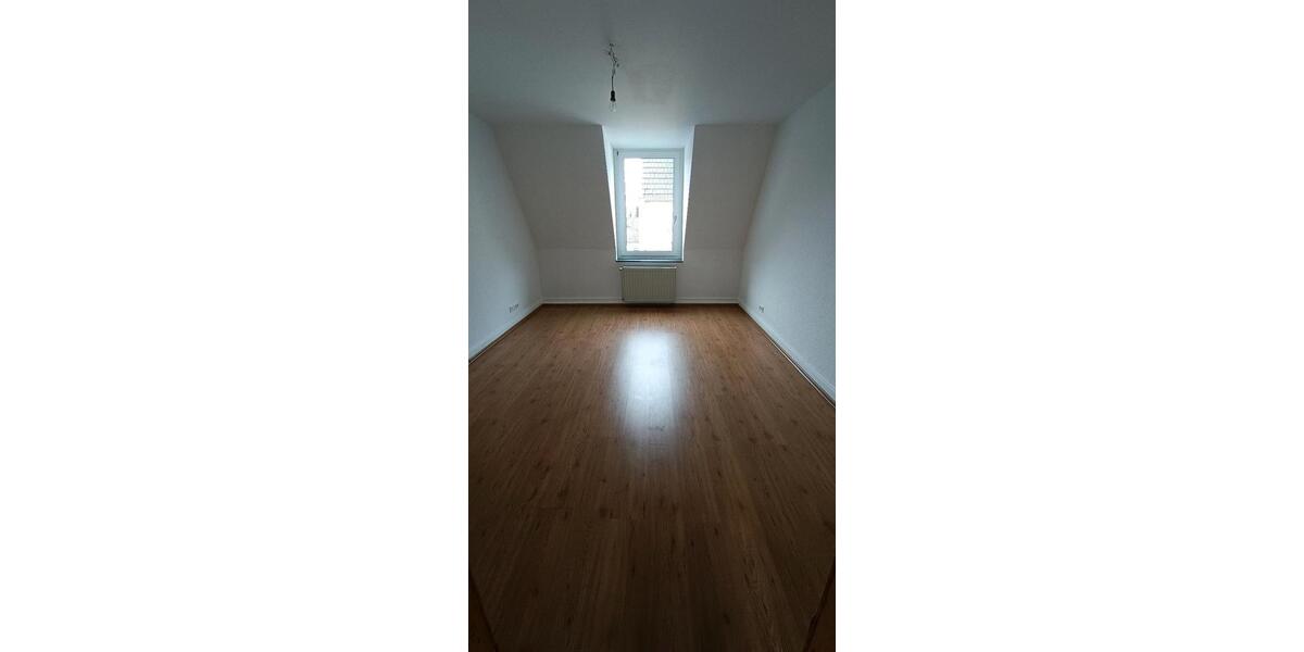 Dachgeschoßwohnung Wuppertal Barmen - 4 Zimmer, 100 m&sup2;, 1.240&euro; | Angebot:26173523