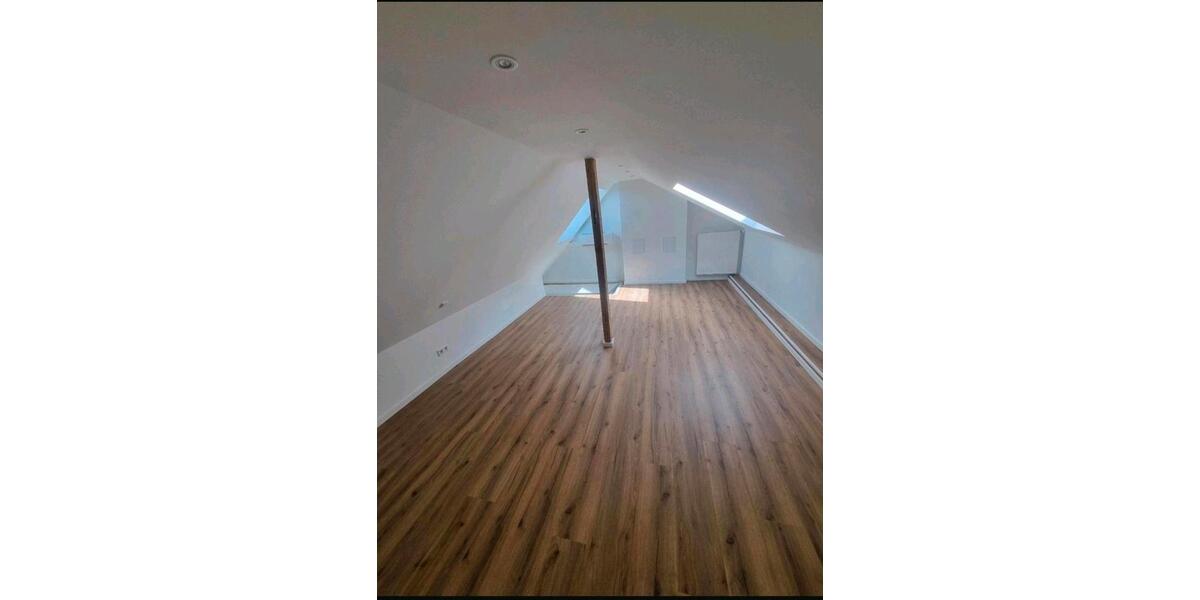 Dachgeschoßwohnung Wuppertal Lichtenplatz - 2 Zimmer, 80 m&sup2;, 870&euro; | Angebot:26483898