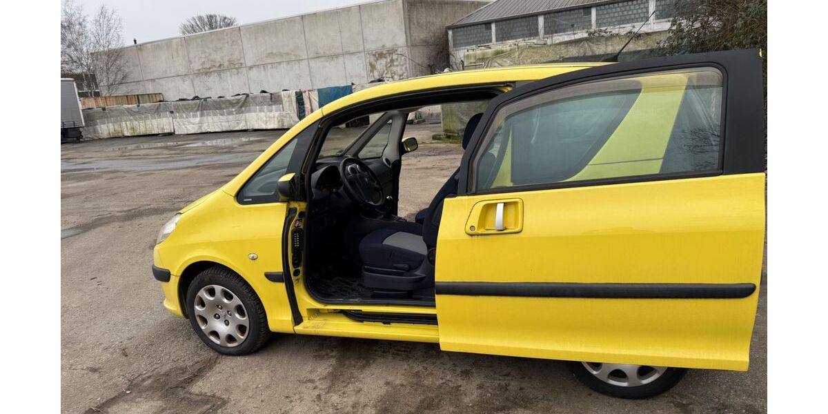 Peugeot 1007 113.000 km 3.900 &euro; Bochum 44787