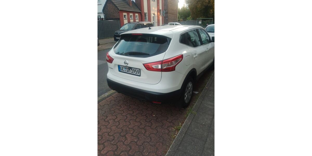 Nissan Qashqai 48.500 km 10.900 &euro; Gelsenkirchen 45892