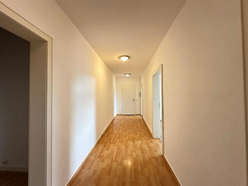 Großzügige Altbauwohnung mit 3Zimmern in bester Lage zimmer