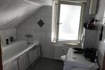 Schickes DG-Appartement mit TOP-Einbauküche und Badewanne 1 zimmer
