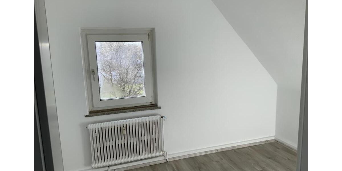 Dachgeschoßwohnung Gelsenkirchen Gelsenkirchen-Mitte - 3 Zimmer, 54 m&sup2;, 409&euro; | Angebot:26180111