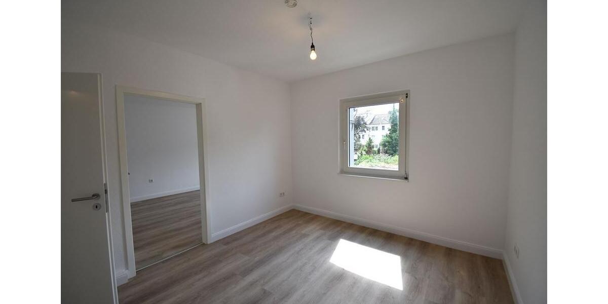 3 Durchgangszimmer! Renovierte 5-Zimmer-Whg in DU-Beeck 5 zimmer