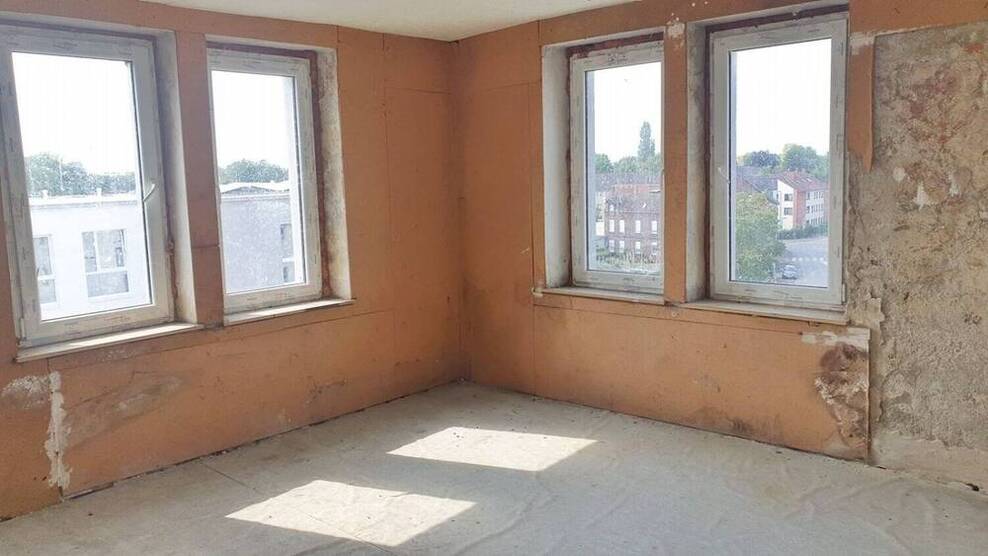 Modernisiertes Wohn- und Geschäftshaus, 488 qm vermietbare Fläche, 3 Garagen