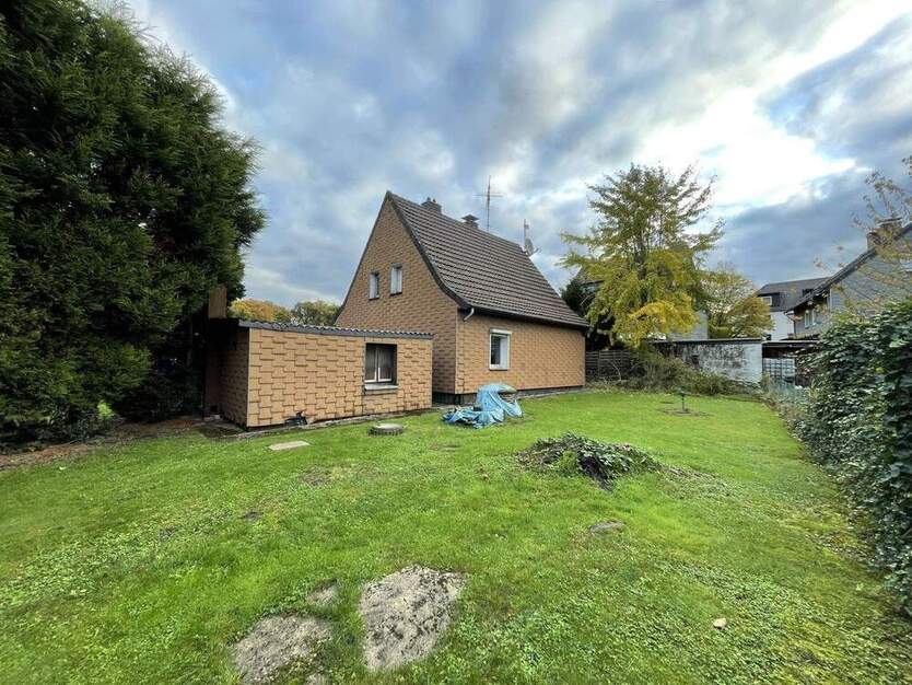 Platz für Ideen - Sanierungsobjekt auf großzügigem Grundstück in Oberhausen 5 zimmer