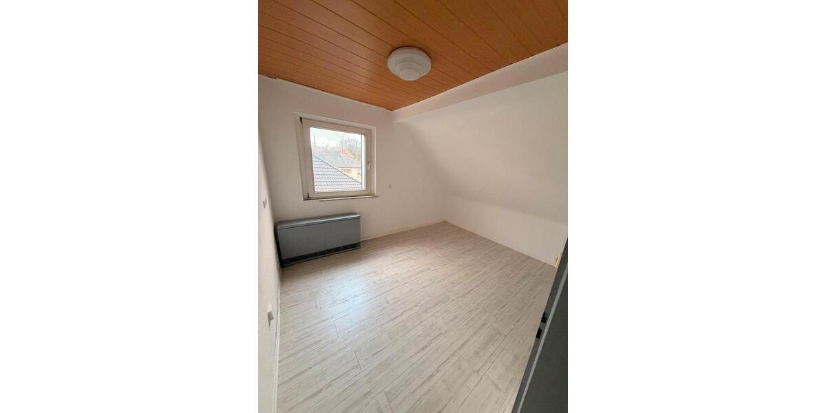 Helle Dachgeschoss Wohnung 3 zimmer