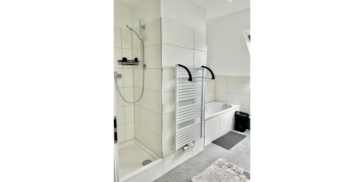 Dachgeschoßwohnung Duisburg Duisburg-Mitte - 2.5 Zimmer, 70 m&sup2;, 1.200&euro; | Angebot:25309711