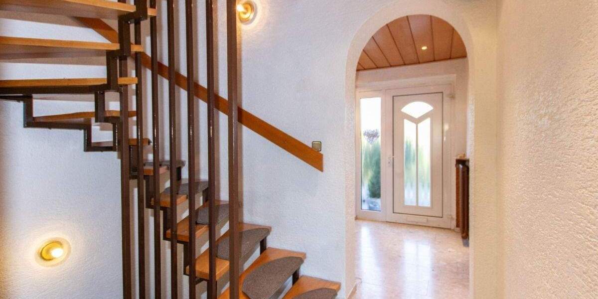 Reihenmittelhaus mit großzügigem Dachgeschoss #Garage #ruhige Lage 5 zimmer