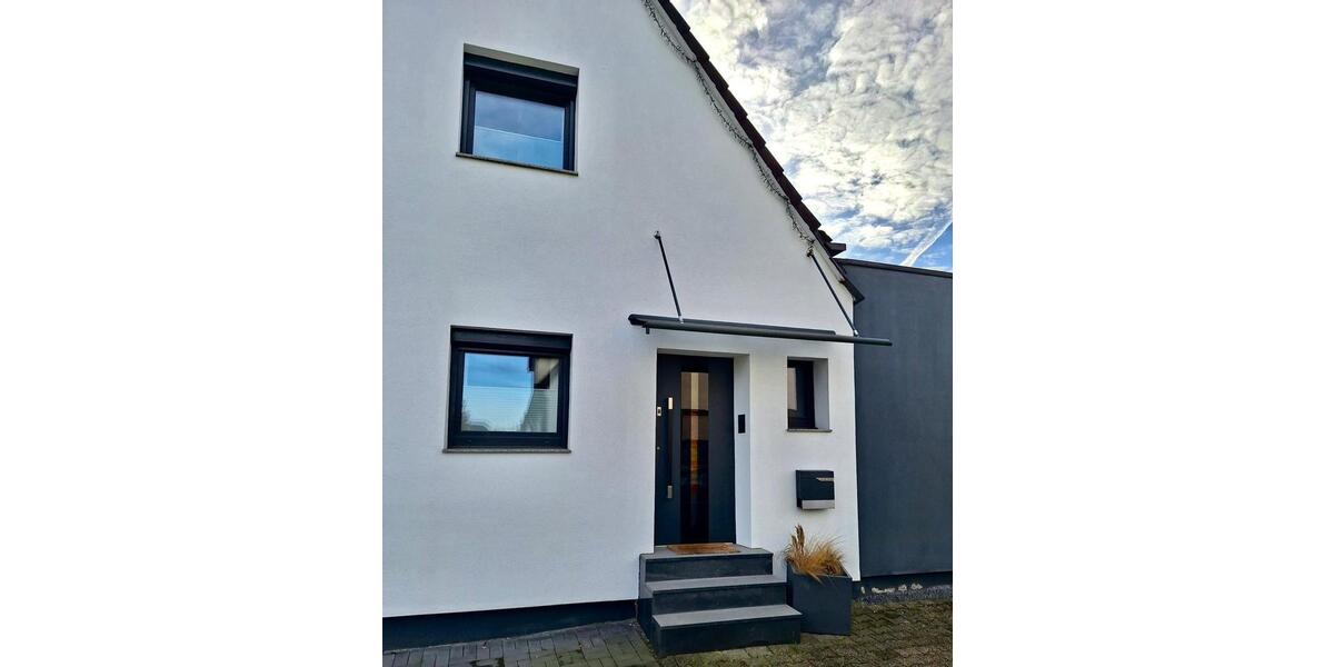 Doppelhaushälfte mit Wintergarten, Garten, Terrasse und Parkplatz 3.5 zimmer