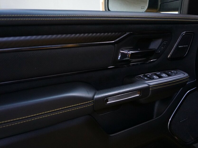 Dodge RAM 1500 TRX 6.2L V8 SMARTCUP Leder Pano HuD H&K 41.719 km 128.900 € Wuppertal 42327