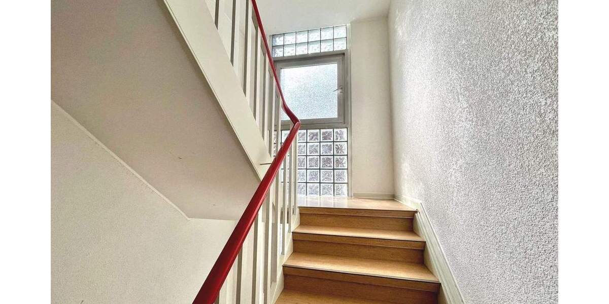 DG-Wohnung mit kl. Gartenparzelle ++ Gut geschnitten ++ Saniert 2 zimmer