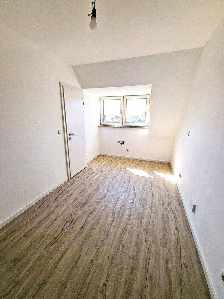 RE-OST: GEMÜTLICHE Wohnung NÄHE HOCHSCHULE: ERSTBEZUG NACH KOMPLETTRENOVIERUNG