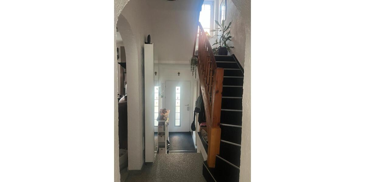 Reihenmittelhaus -modernisiert, gemütlich, mit Garten und Garagen 3 zimmer