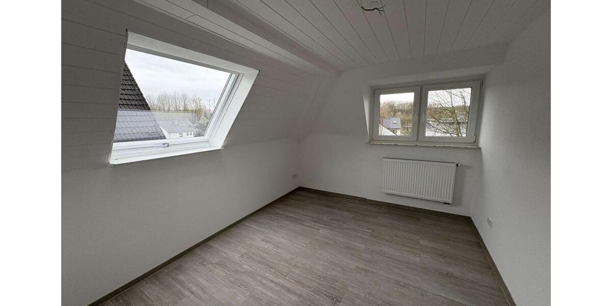 Modernisierte Dachgeschoss-Wohnung in Dortmund-Barop 2 zimmer