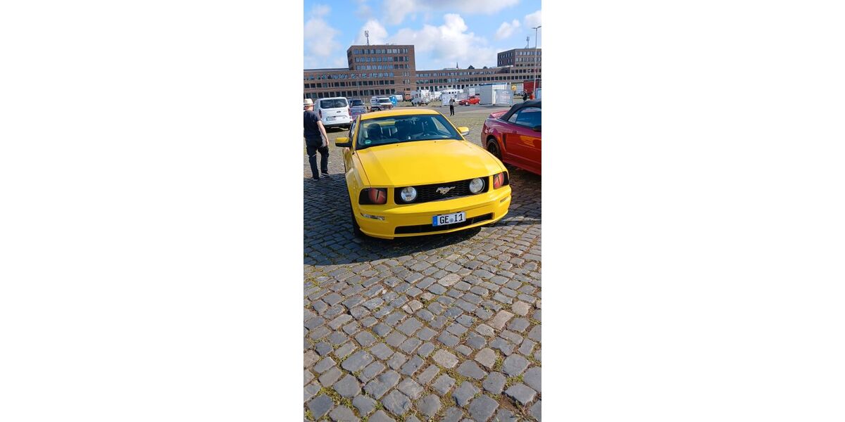 Ford Mustang 267.500 km 11.999 &euro; Gelsenkirchen 45884