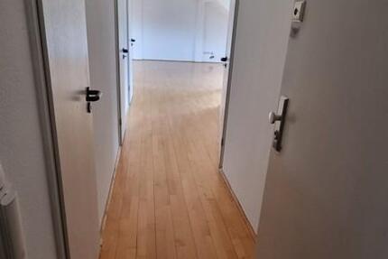 Ratingen: Tolle Dachgeschosswohnung mit großem Wohnraum und Parkettboden zimmer