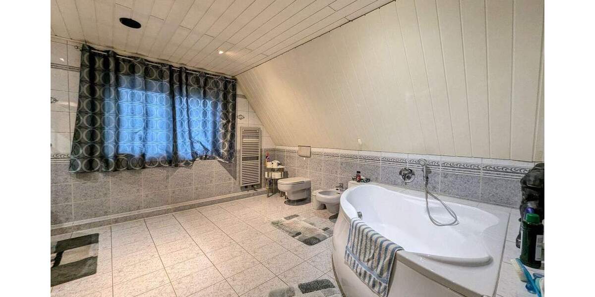 Teil Vermietetes Mehrfamilienhaus in Voerde 8 zimmer