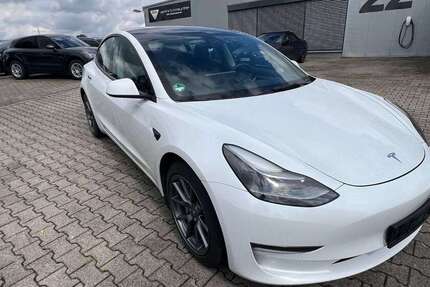 Tesla Model 3 122.796 km 26.300 &euro; Datteln 45711