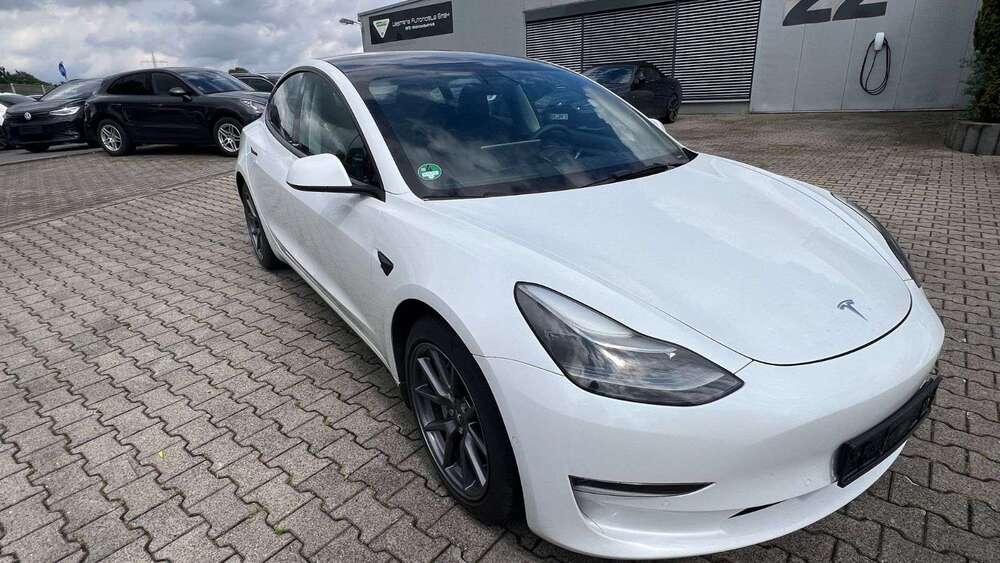Tesla Model 3 122.796 km 26.300 &euro; Datteln 45711