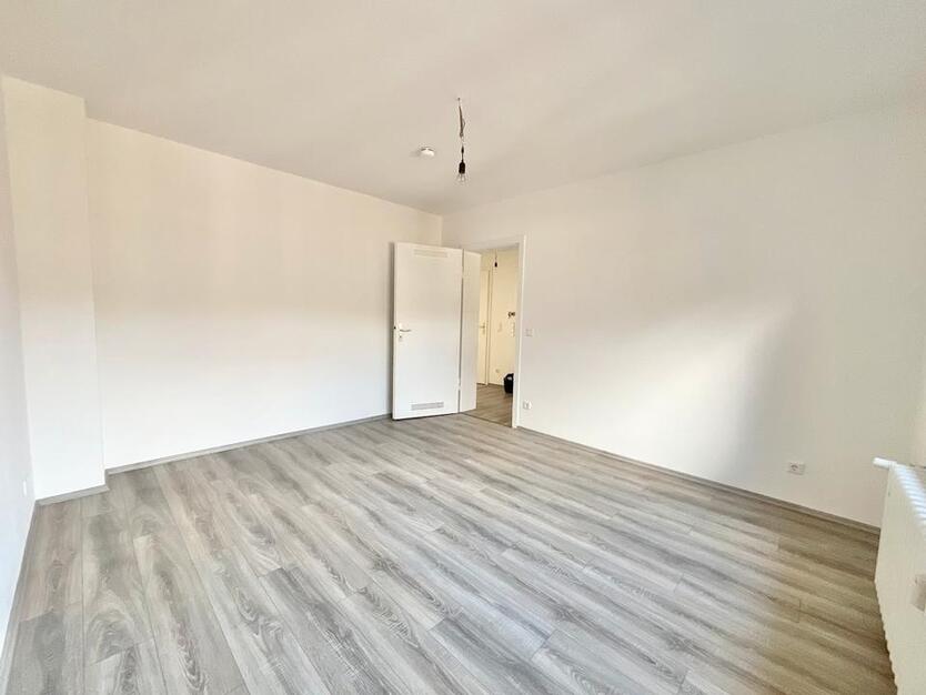 Frisch renovierte 2-Zimmer-Wohnung mit Balkon! zimmer