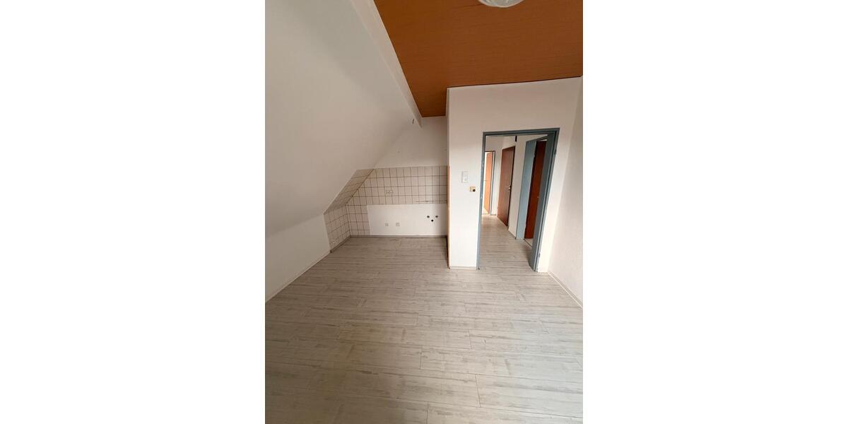 Helle Dachgeschoss Wohnung 3 zimmer