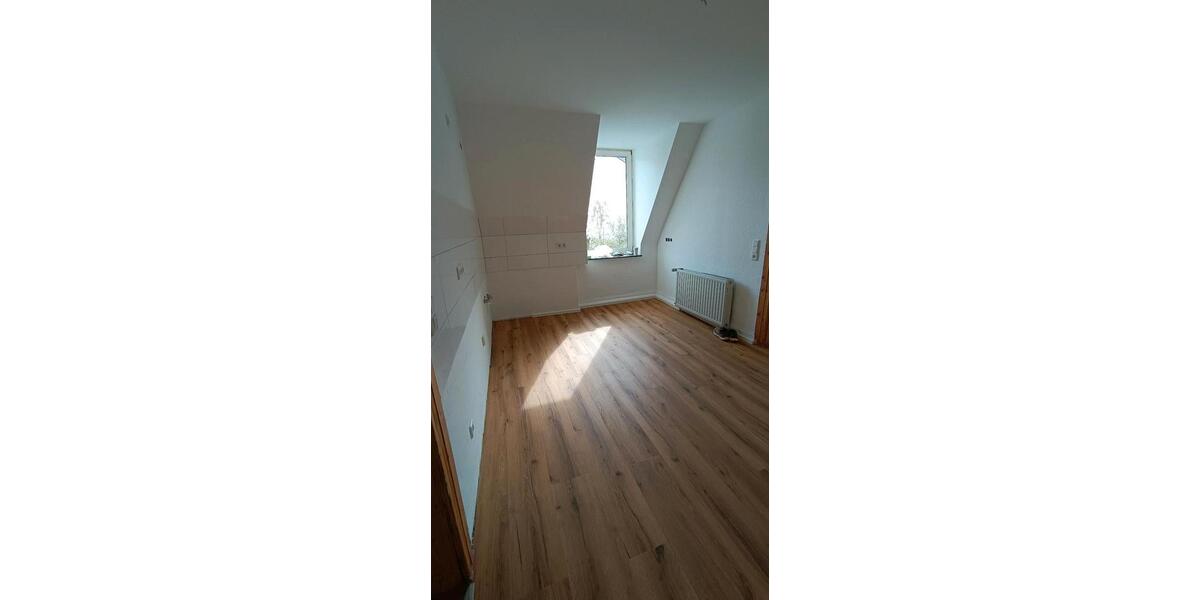 Dachgeschoßwohnung Wuppertal Barmen - 4 Zimmer, 100 m&sup2;, 1.240&euro; | Angebot:26173523