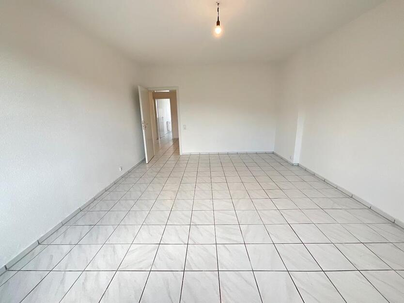 Frisch renoviert in Ihre eigene 2 Zimmerwohnung zimmer