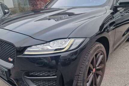 Jaguar F-Pace 112.630 km 21.900 &euro; Gelsenkirchen 45884