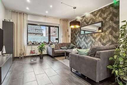 Haus zum Kaufen in Oberhausen 349.000 € 210 m² 7 zimmer