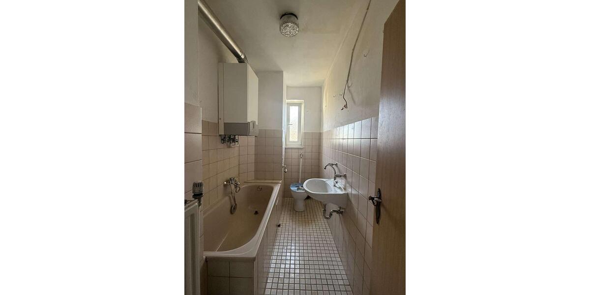 Großzügige 5-Zimmer-Wohnung in- Ideal für Selbstrenovierer – 3 Monate mietfrei! 5 zimmer