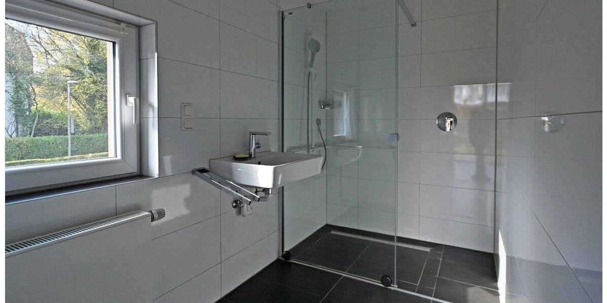 Charme trifft Saarn! Einseitig angebauter Altbau-Schatz auf tollem Grundstück 5 zimmer