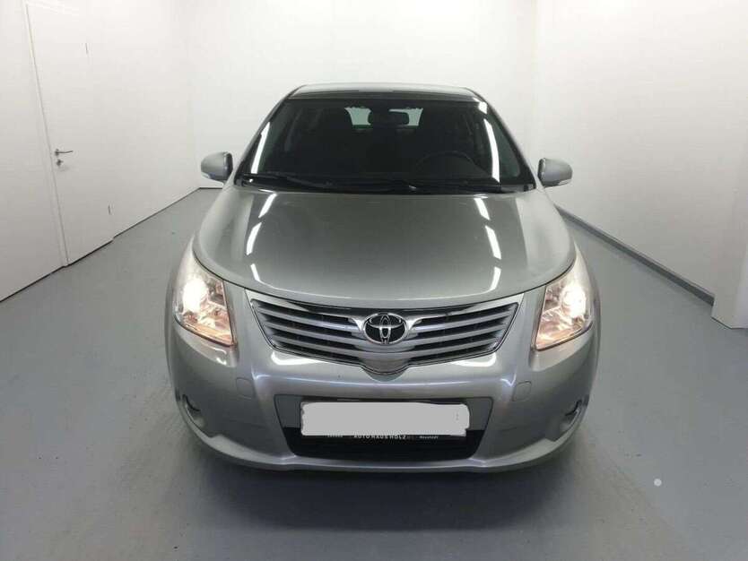Toyota Avensis 142.300 km 6.500 € Duisburg 47226