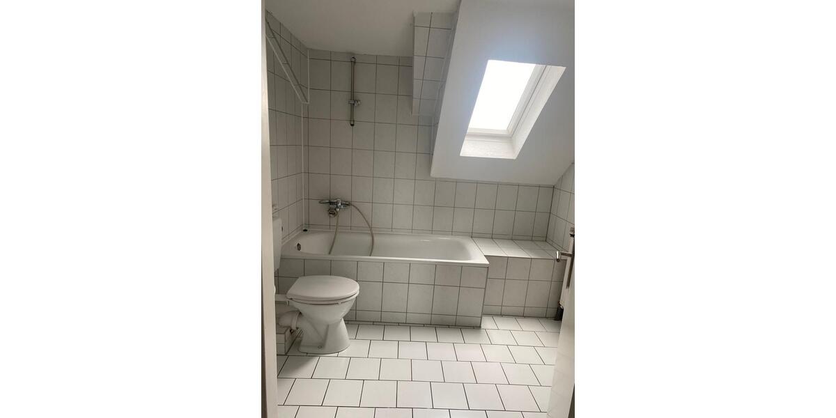Dachgeschoßwohnung Duisburg Essenberg - 2 Zimmer, 600&euro; | Angebot:22551249
