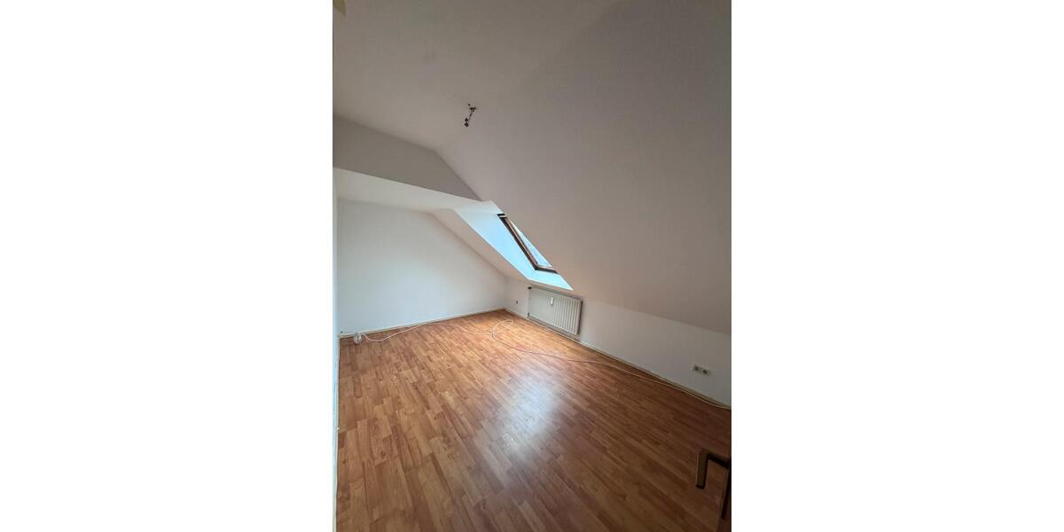 DG-WOHNUNG MIT KÜCHE ZU VERMIETEN zimmer