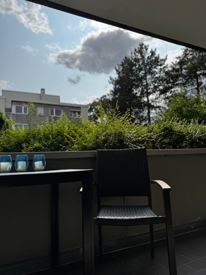 Provisionsfrei* Stilvolle 2 Zimmer-Eigentumswohnung in Düsseldorf Golzheim - voll möbliert, Loggia, Tiefgarage, Blick ins Grüne