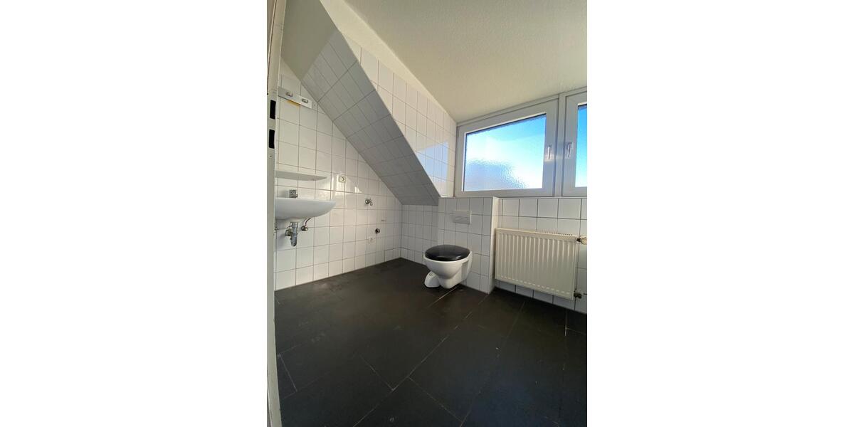 Dachgeschoßwohnung Duisburg Duisburg-Mitte - 2.5 Zimmer, 36 m&sup2;, 290&euro; | Angebot:26237041