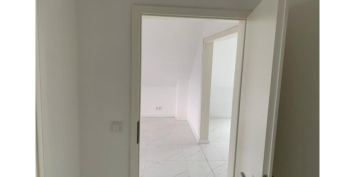 Dachgeschoßwohnung Oberhausen Schmachtendorf - 3.5 Zimmer, 85 m&sup2;, 850&euro; | Angebot:26122522