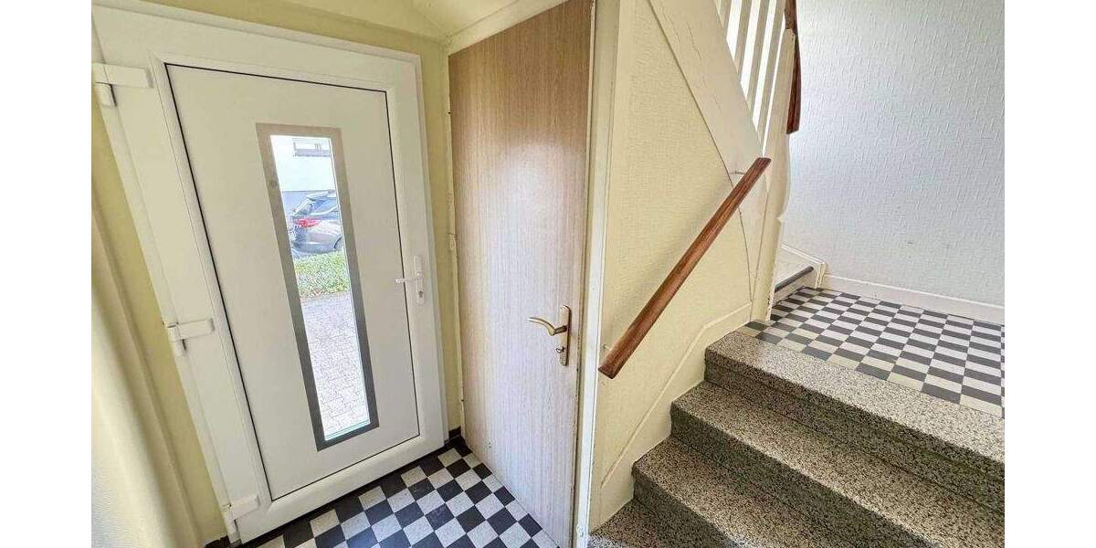 GEPFLEGTE DOPPELHAUSHÄLFTE MIT GARAGEN AUF GROßEM GRUNDSTÜCK IN DER MENGEDER HEIDE 6 zimmer